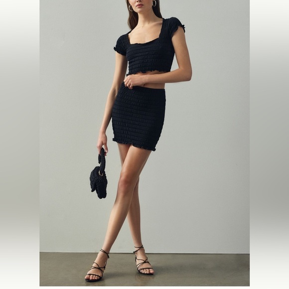 ANTHROPOLOGIE NWT Black Seamless Smocked Skirt - Picture 2 of 13